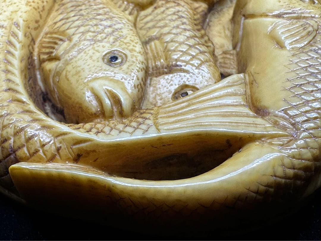 極上　根付　天然素材　魚の彫刻　置物　細密細工　骨董　アンティーク　在銘