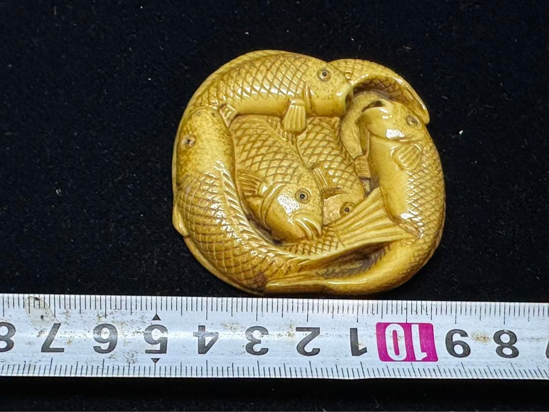 極上　根付　天然素材　魚の彫刻　置物　細密細工　骨董　アンティーク　在銘