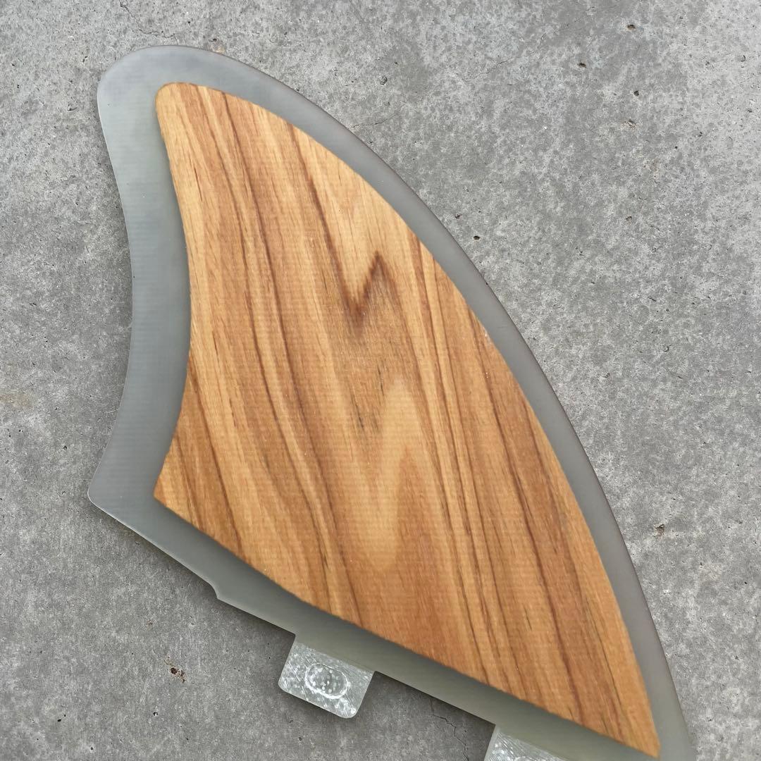 キールフィン　サーフィン　FCS フィッシュ　ツインフィン　ショートボード