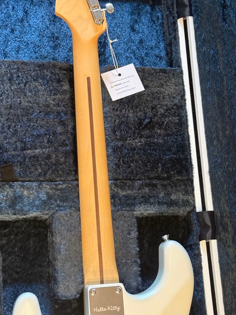 Fender Hello Kitty Stratocaster Fuzz セット