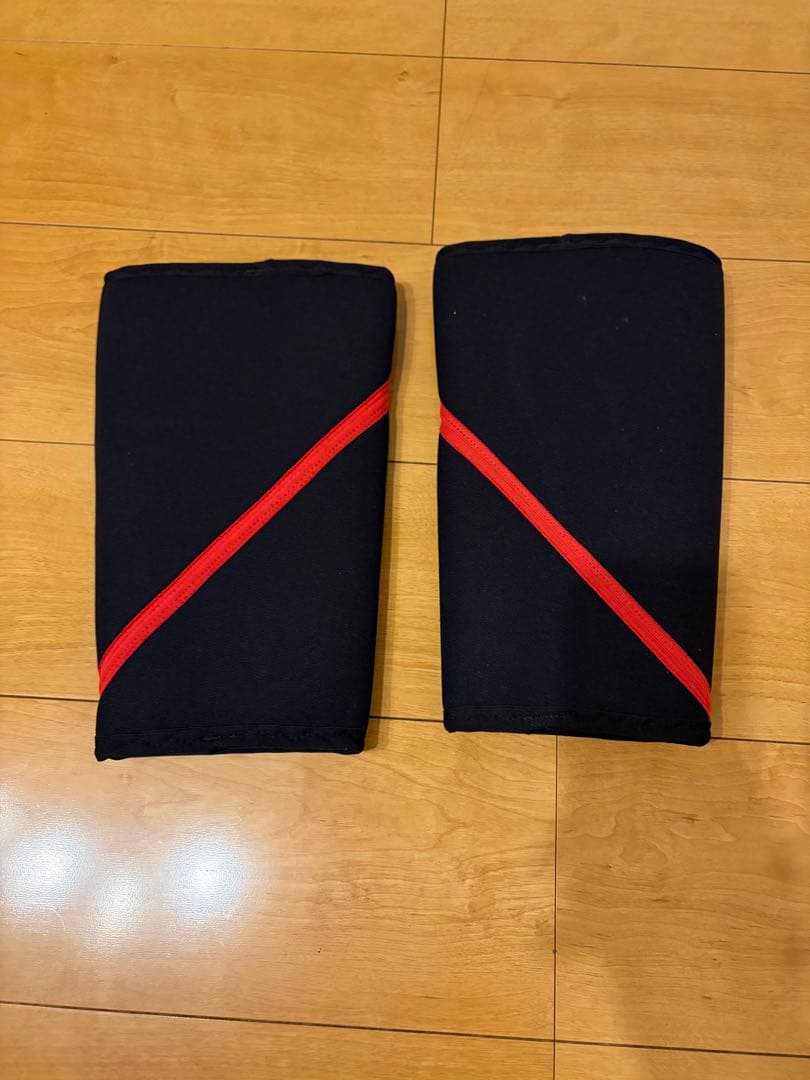 SBD ネオプレン ニースリーブ　ブラック/レッド