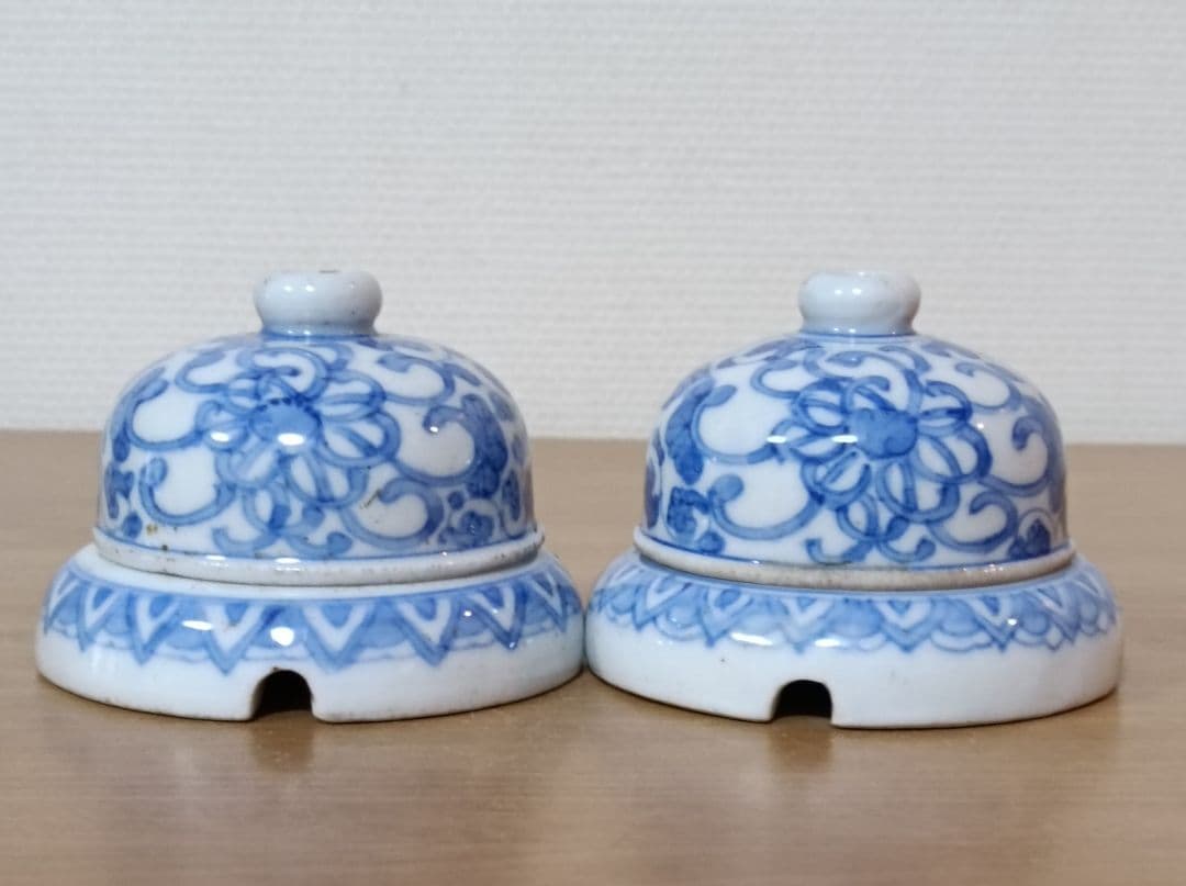 伊万里焼染付唐草文碍子 2個　ローゼット　がいし　アンティーク