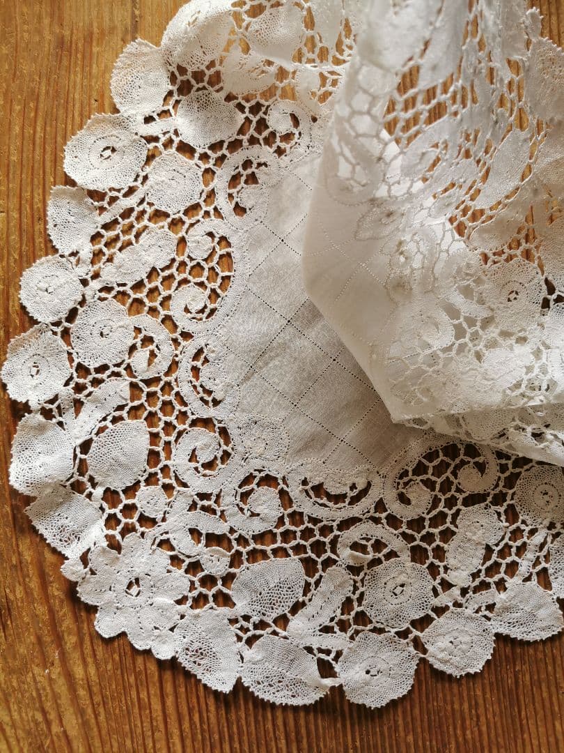 アンティークブルージュ草花紋ボビンレース ラージオーバル梯子刺繍リネンドイリー