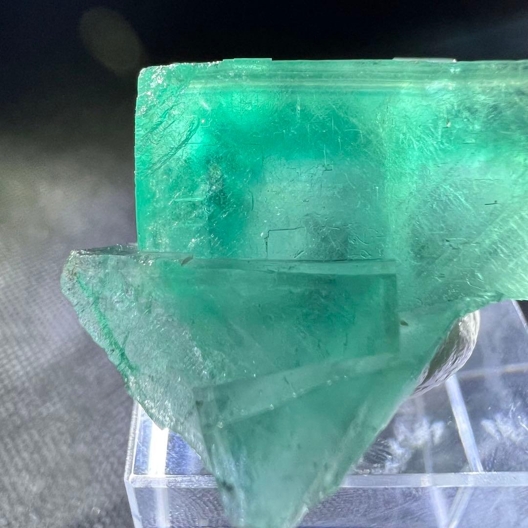 ヤオガンシャン産　「碧色」「ピクルスグリーン」フローライト　ゾーニング