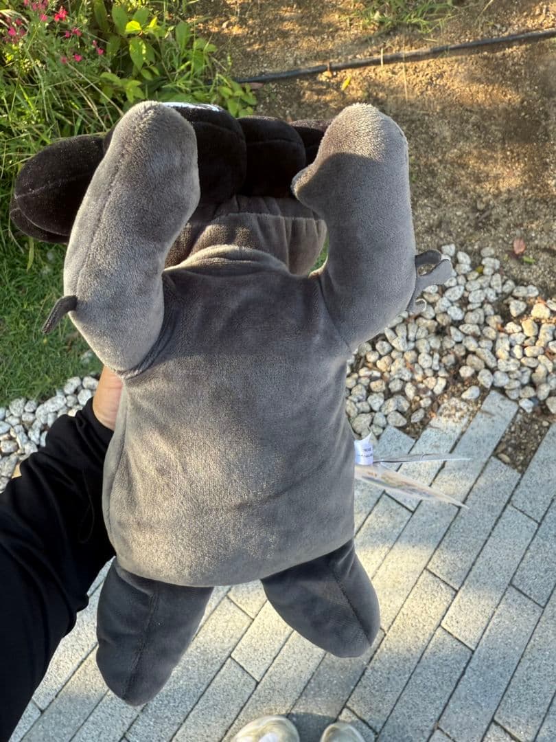 【値下げ】EXPO2025 黒ミャクミャク 這型 ぬいぐるみ M 寝そべり