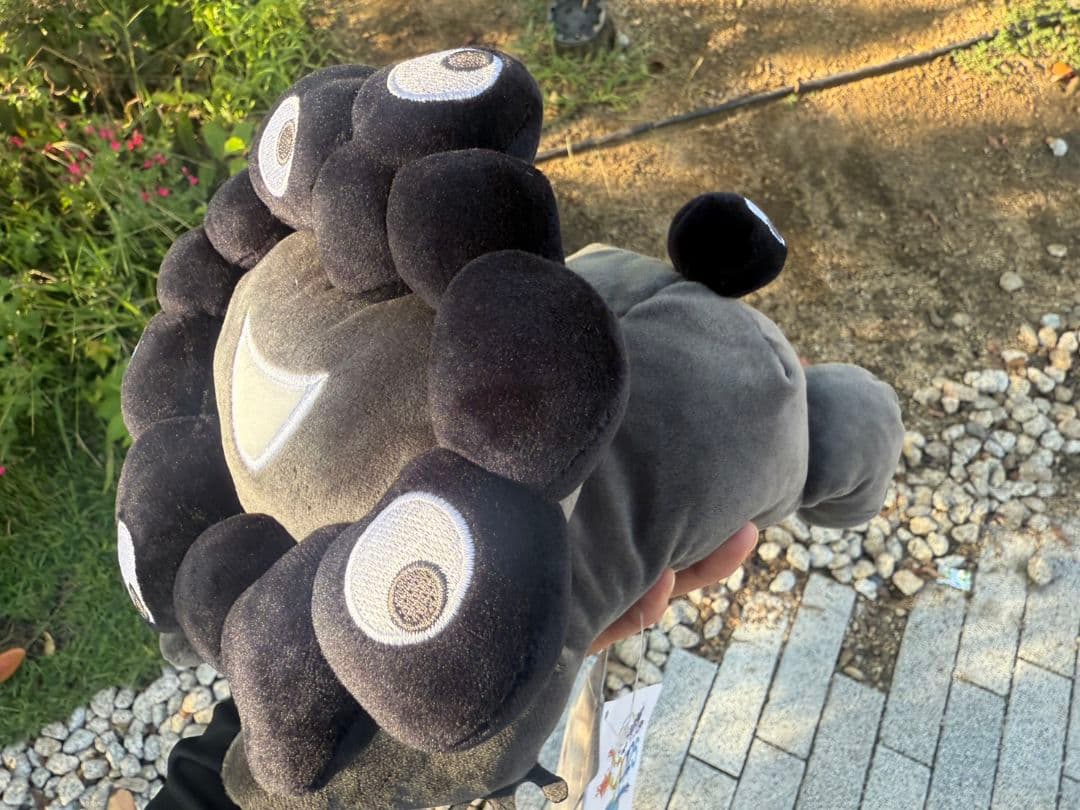 【値下げ】EXPO2025 黒ミャクミャク 這型 ぬいぐるみ M 寝そべり