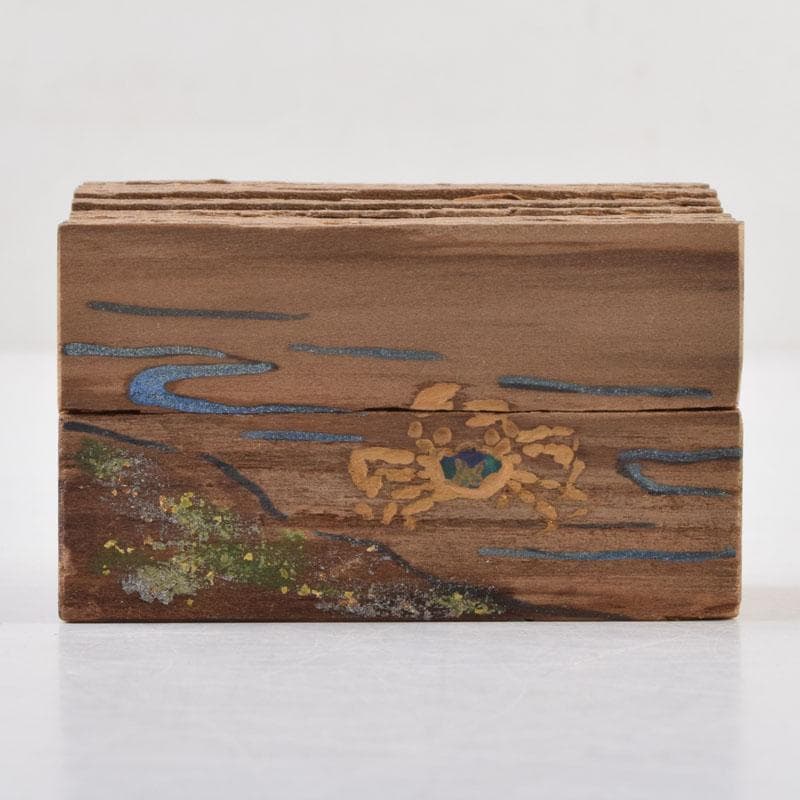 茶道具　神代杉　沢蟹図　香合　V　8995