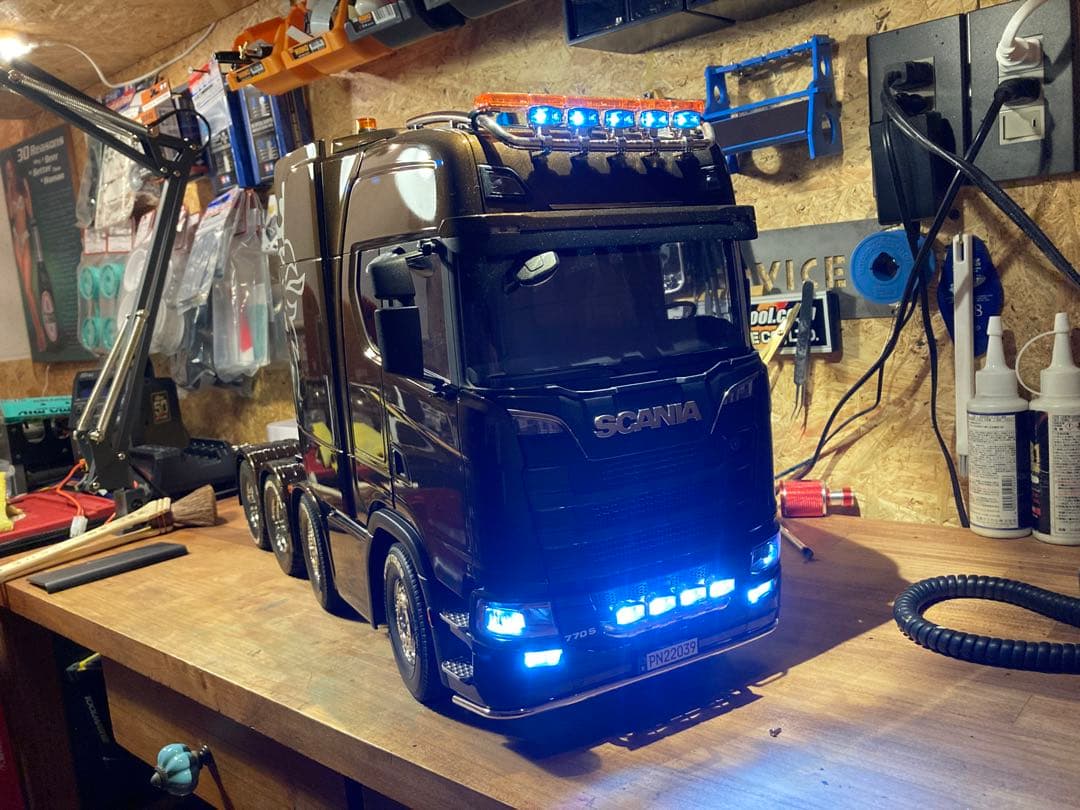 タミヤスカニア8×4  B09マラケシュブラウンウレタン鏡面塗装仕上げ