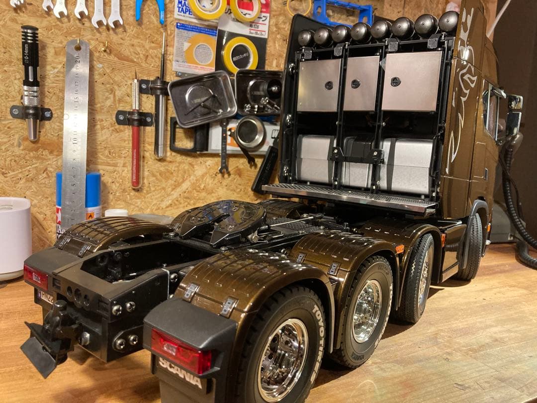 タミヤスカニア8×4  B09マラケシュブラウンウレタン鏡面塗装仕上げ