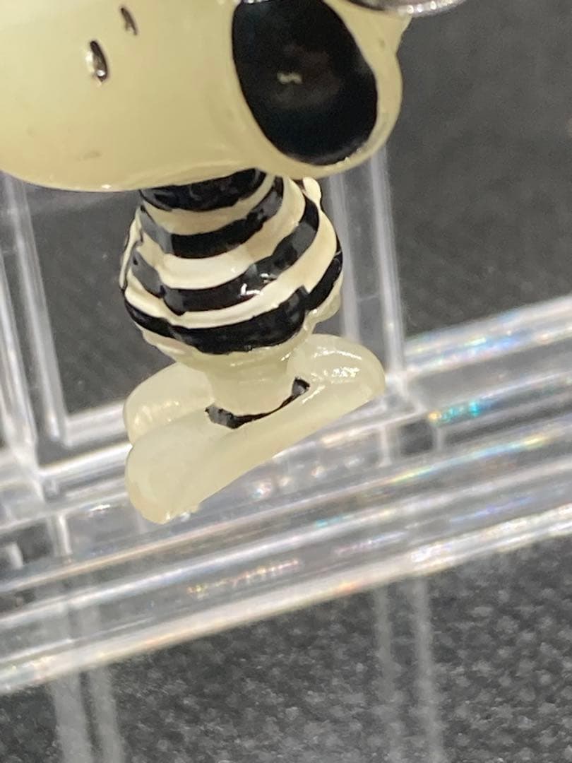 スヌーピー　USJ ストラップ　ストライプ柄　囚人服　鈴付き　蛍光　破損箇所有り