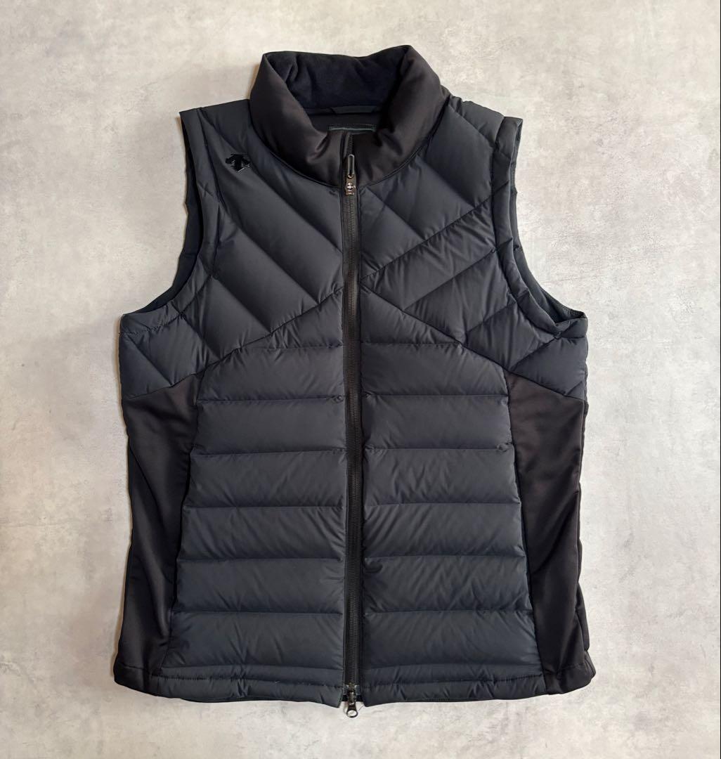 【極美品】デサントゴルフ ブラックダウンベスト・キルティングデザイン　M