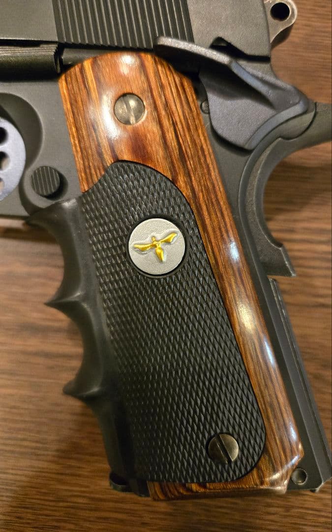 バイオハザード8 ヴィレッジ「 M1911 」東京マルイ MEUピストル