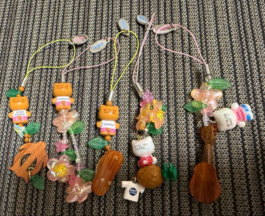 ご当地　日焼けkitty白キテイ 根付けマスコットキーホルダー