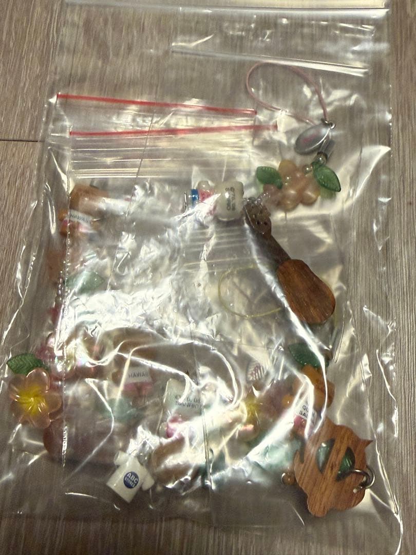 ご当地　日焼けkitty白キテイ 根付けマスコットキーホルダー