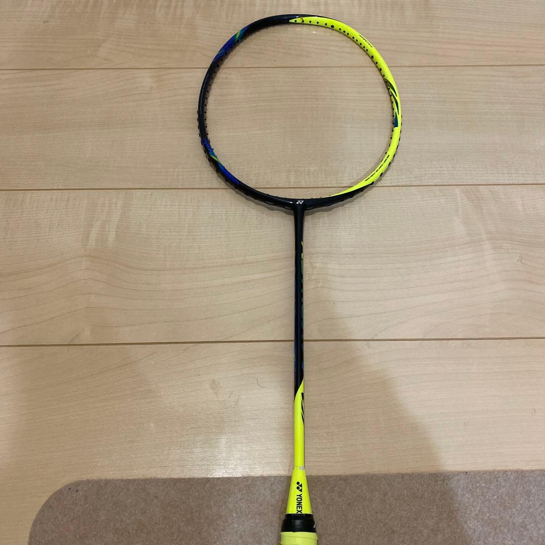 【希少_即日発送】バドミントンラケット　ヨネックス　ASTROX77 3UG5