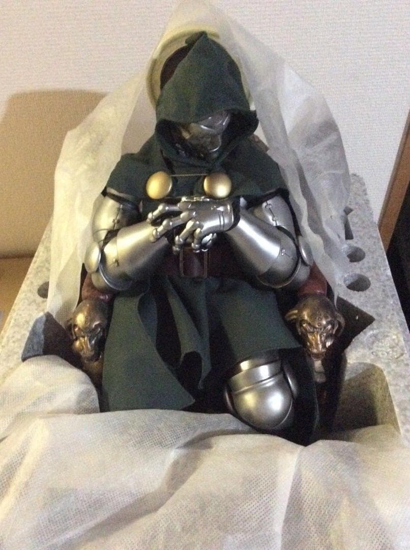 新品未使用マーベル サイドショウ Sideshow Dr Doom ドゥーム