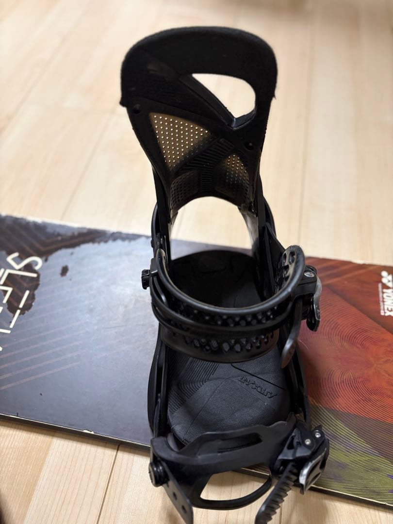 お値下①スノーボードセット　ヨネックス【スリーク142cm】バートン【レクサＭ】