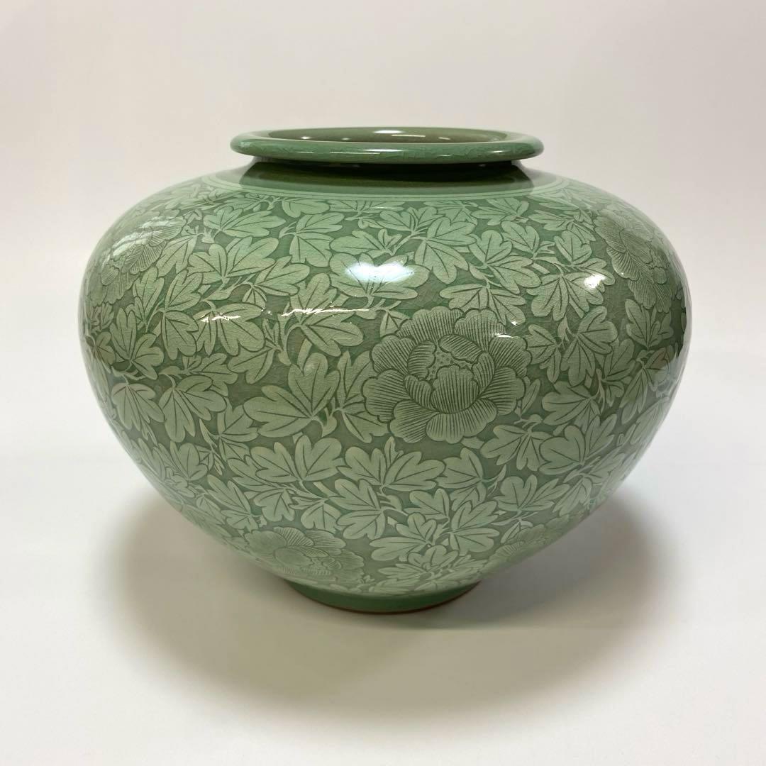 韓国 高麗 青磁 壺 搔き落とし 牡丹 1点 韓国 東谷窯 金正黙