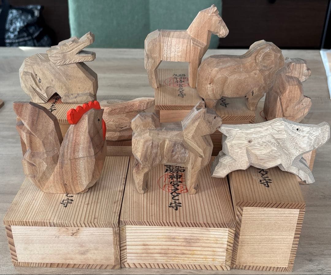 伊勢神宮　木彫り　干支置物セット 8体 木箱付き