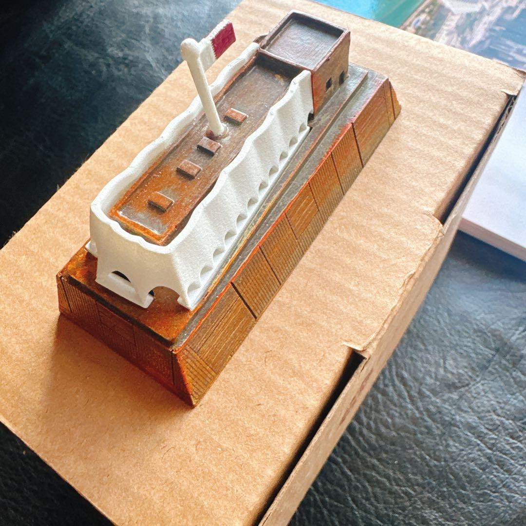 【豪華ガイドマップ付き】カタール館　木製のパビリオン模型　新品未使用