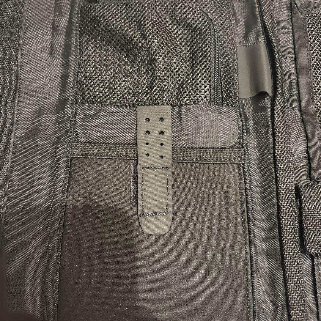 新品限定完売！ノースフェイスシャトルトラベルウォレット/ブラックパスポートケース