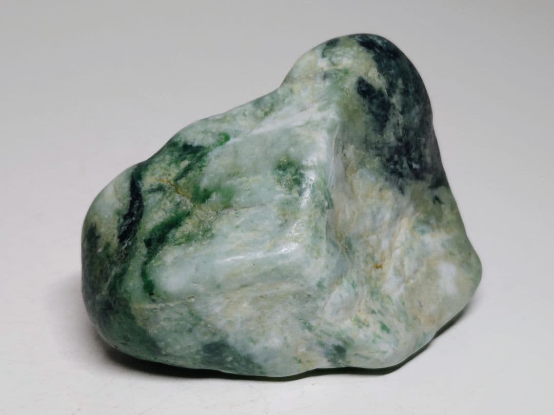 白緑 283g 翡翠 ヒスイ 原石 鑑賞石 自然石 誕生石 鉱物 鉱石 水石