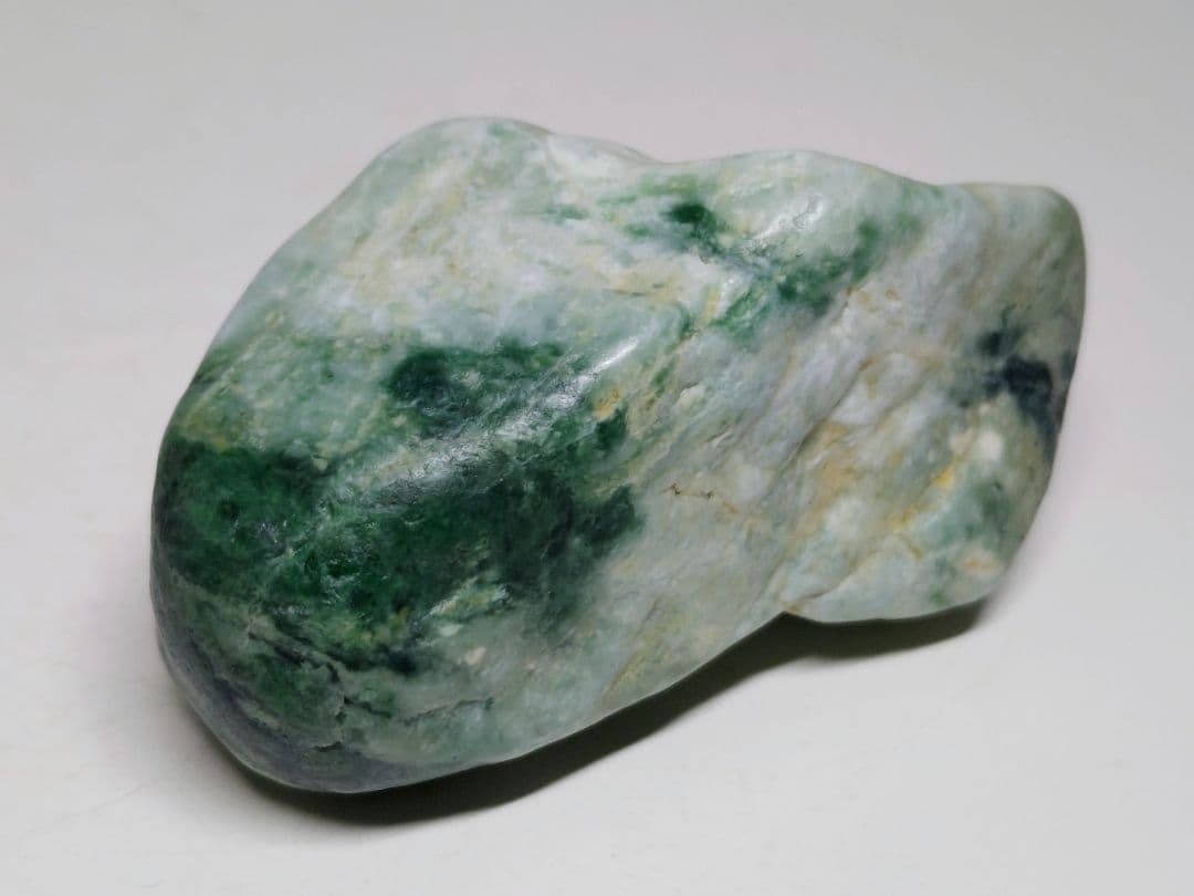 白緑 283g 翡翠 ヒスイ 原石 鑑賞石 自然石 誕生石 鉱物 鉱石 水石