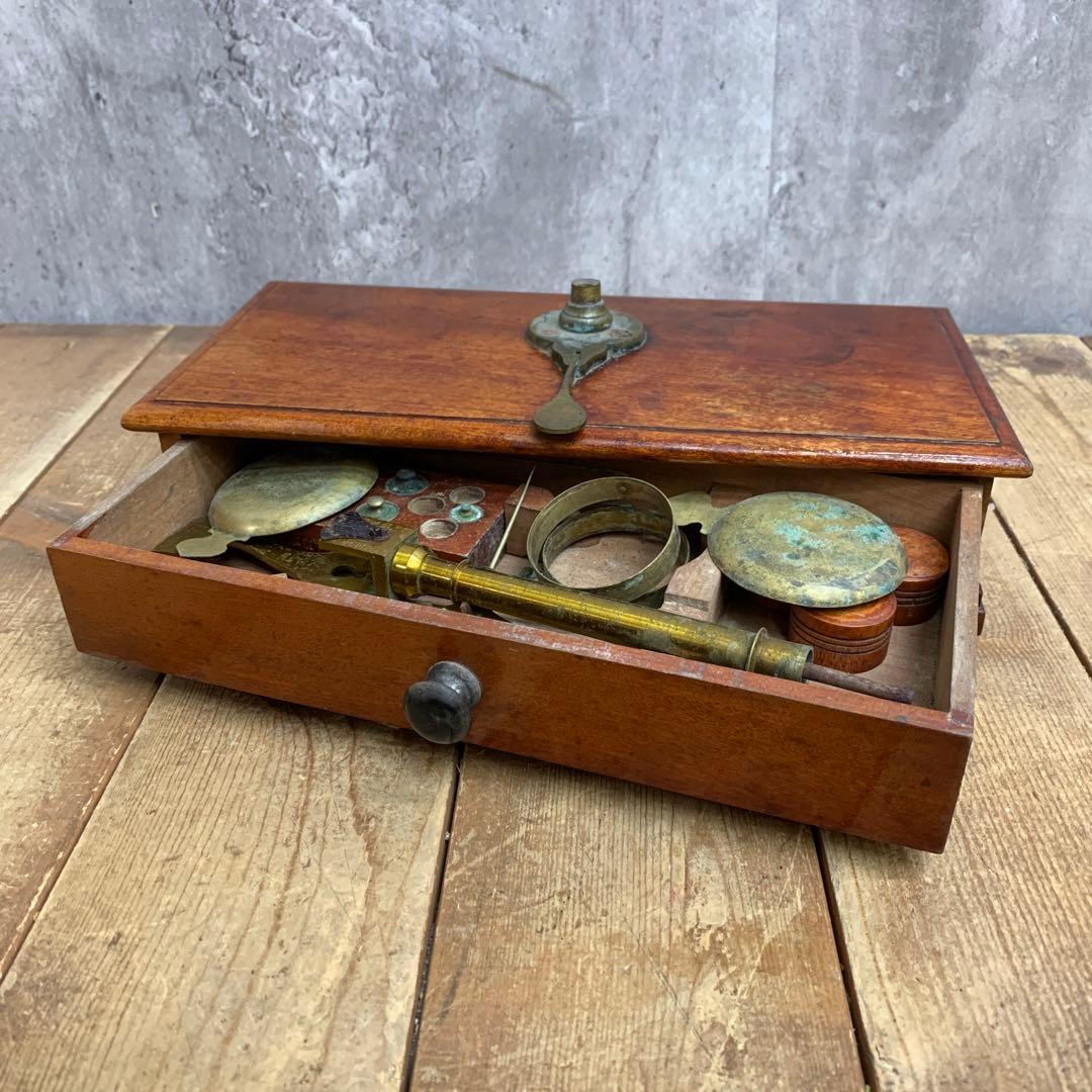 E-壁 【希少・アンティーク】木製ケース入り 天秤ばかり セット 真鍮製 ビンテ