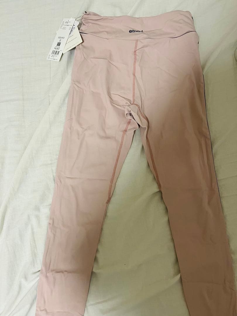 emmi スポーツブラとレギンスセット ピンク