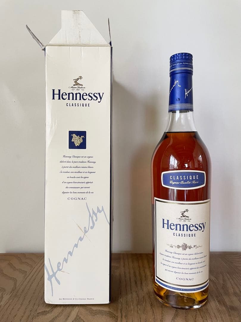Hennessy Classique コニャック 700ml 箱入り