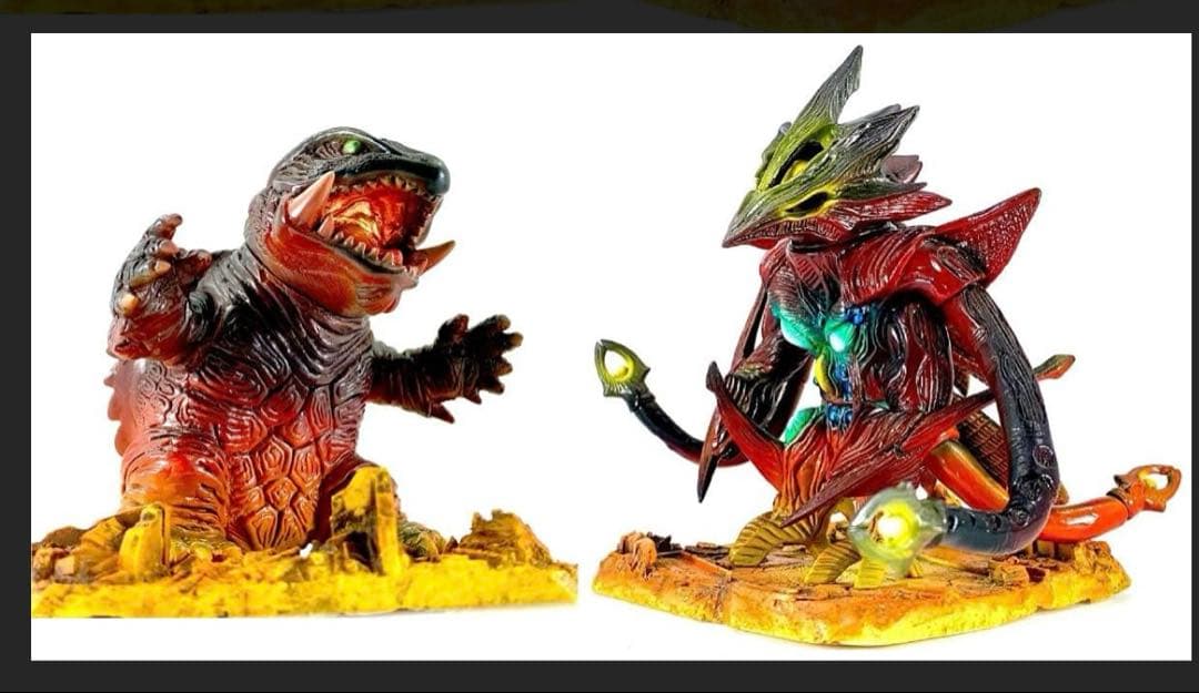 シカルナ工房 CUBE イリス&ガメラ 京都決戦ver. 台座付 炎上カラー2体