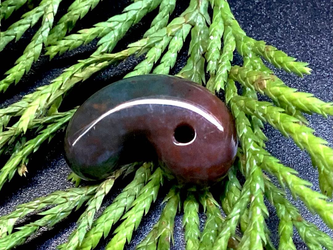 50年前の伊勢青石 コレクション　赤茶【ヘマタイト】　レア勾玉鑑別書無しの安価‼️