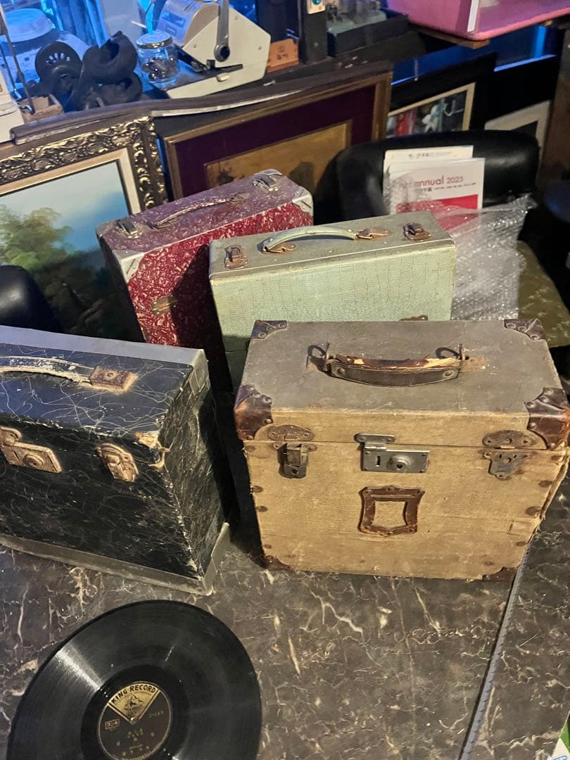 SPレコードが75枚、収納ケースに入ってます 収納ケース付き 歌謡曲、軍歌、浪曲