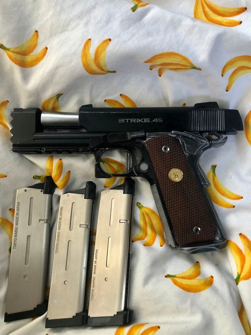 東京マルイ製ガスブローバックハンドガン　ストライクウォーリア　中古　スペアマグ付