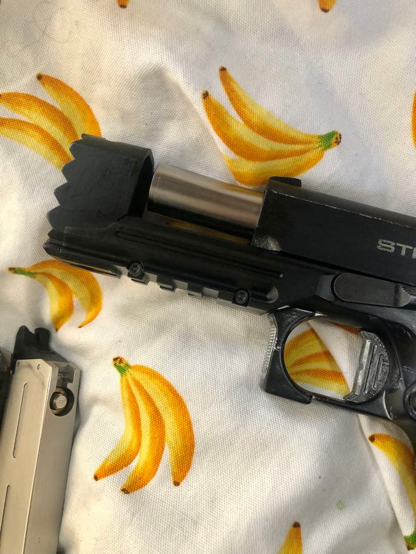 東京マルイ製ガスブローバックハンドガン　ストライクウォーリア　中古　スペアマグ付