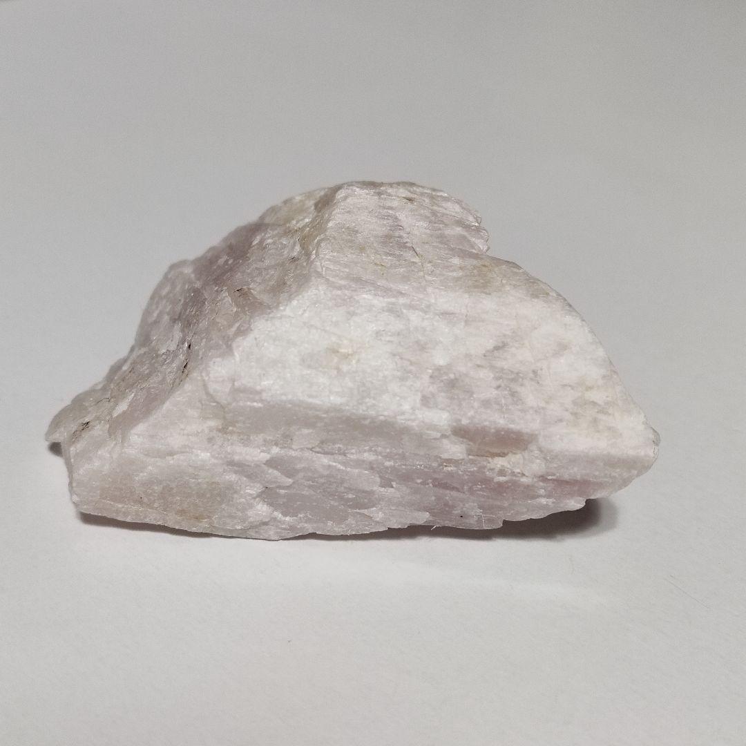 パワーストーン　天然石　原石　クンツァイト(リチア輝石)　117g　No.304