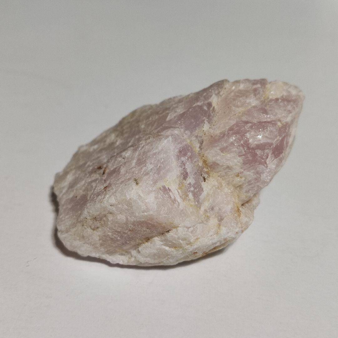 パワーストーン　天然石　原石　クンツァイト(リチア輝石)　117g　No.304