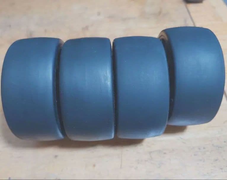 ＧＴクラス用（インファーノＧＴなど）タイヤ　７セットプラス　おまけタイヤ