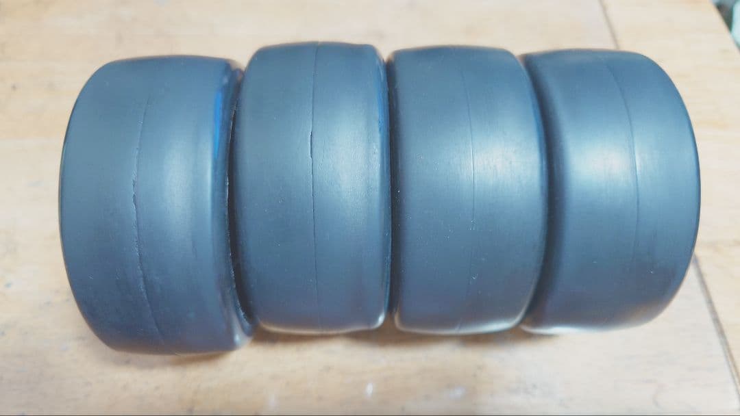 ＧＴクラス用（インファーノＧＴなど）タイヤ　７セットプラス　おまけタイヤ