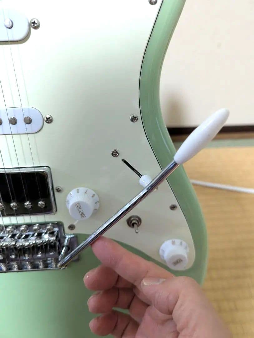 エリス‼️ネスティア‼️ストラトSSHタイプ エレキギター ‼️グリーン色‼️