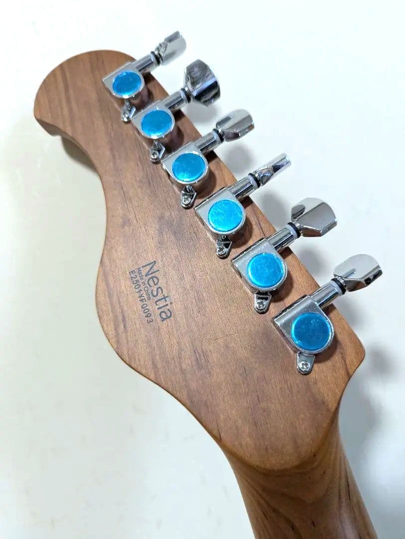 エリス‼️ネスティア‼️ストラトSSHタイプ エレキギター ‼️グリーン色‼️