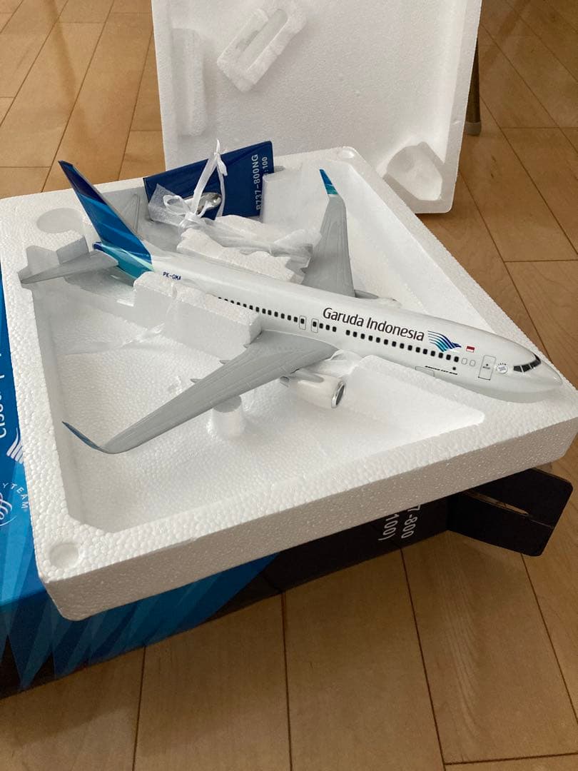 ガルーダ　インドネシア 航空機モデル 1/100スケール B737-800NG