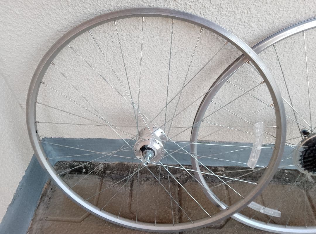 【送料込み】７００Cハブダイナモホイール前後　LEDライト付　英バルブ　７速