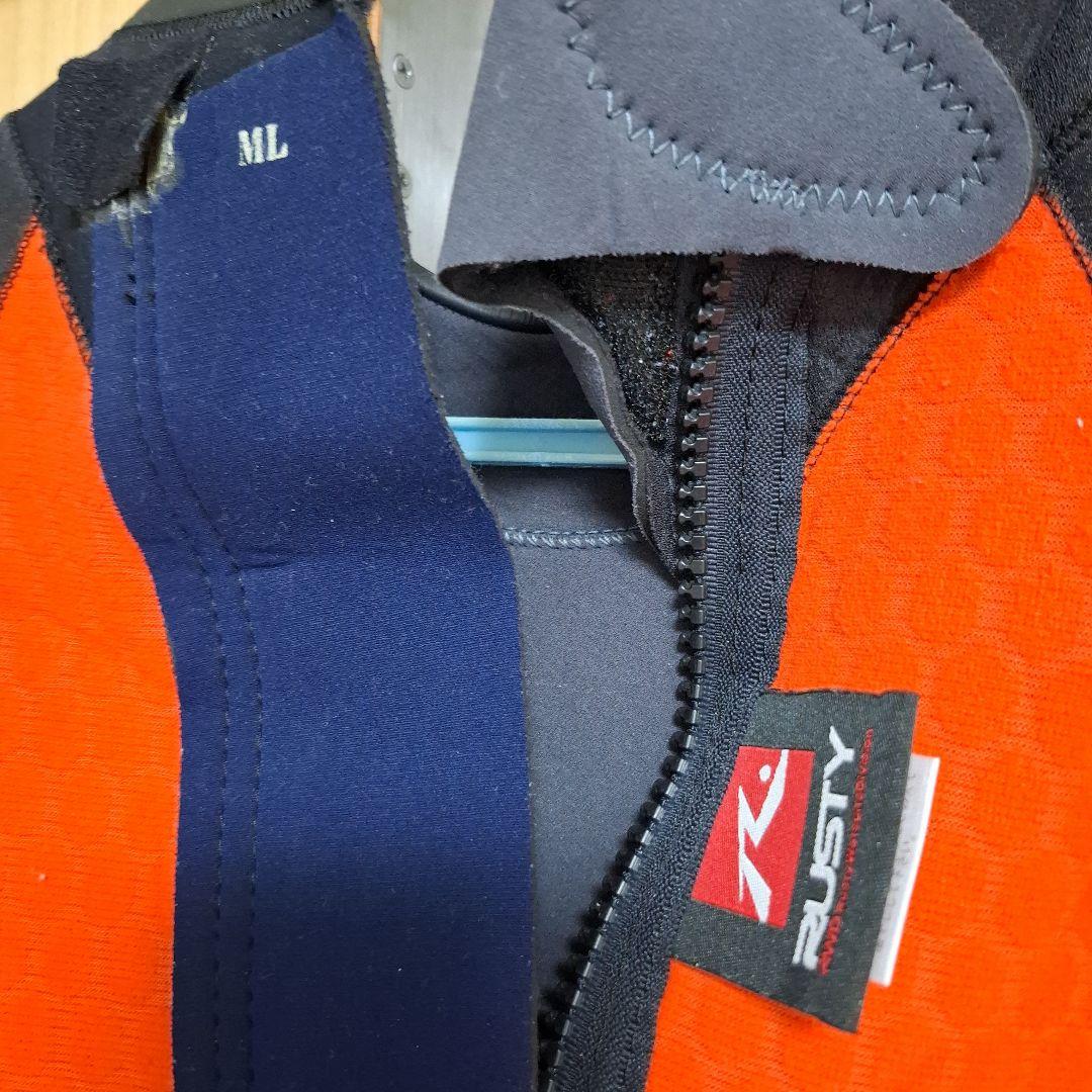 裏地オレンジ、黒とグレーのセミドライスーツ MLサイズ