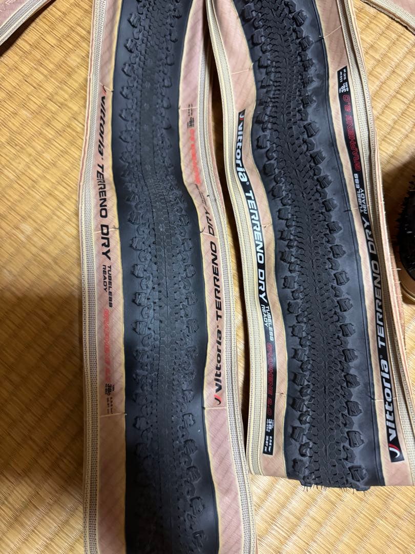 Vittoria Terreno Dry 700×38c チューブレス　新車外し