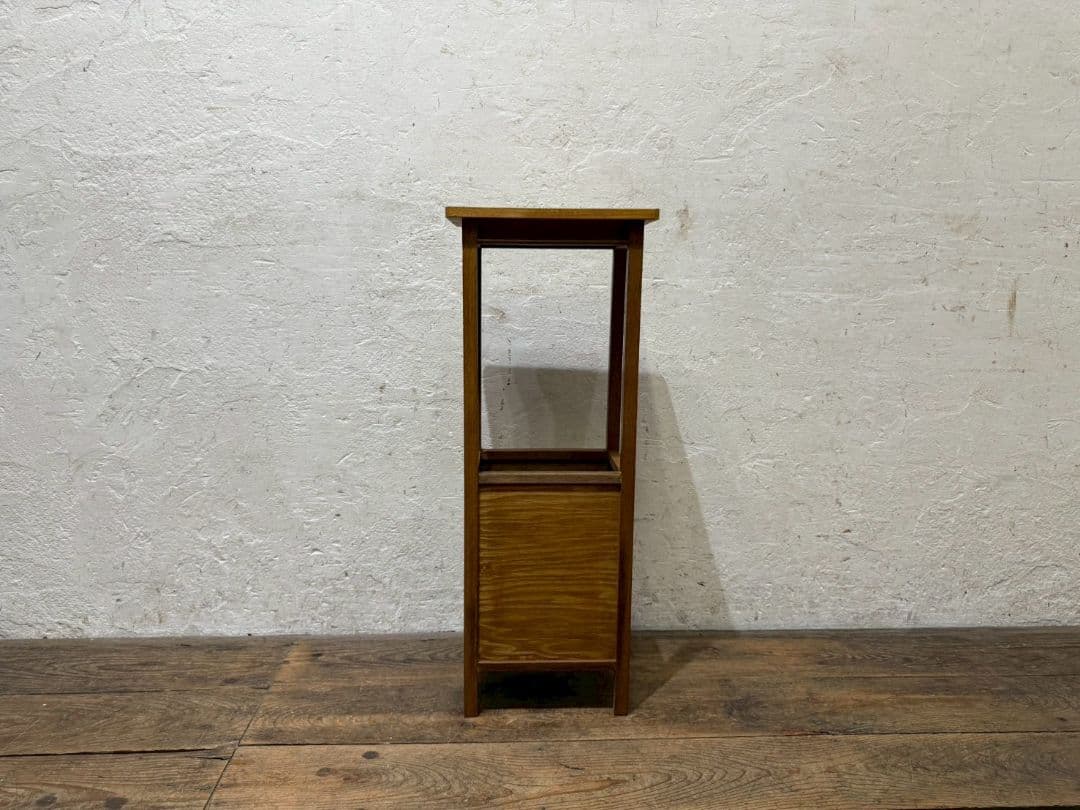 1178 小ぶりなサイドテーブル　陳列台　展示台　花台　古家具　レトロ　和モダン