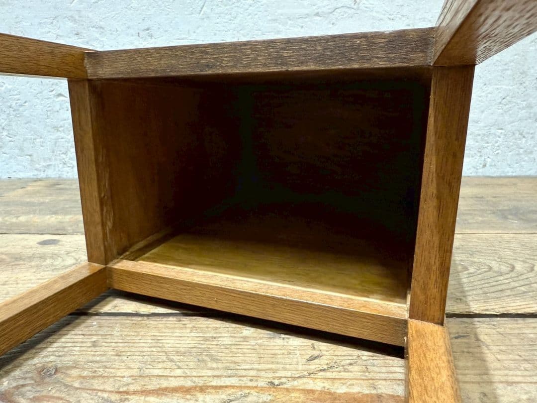 1178 小ぶりなサイドテーブル　陳列台　展示台　花台　古家具　レトロ　和モダン