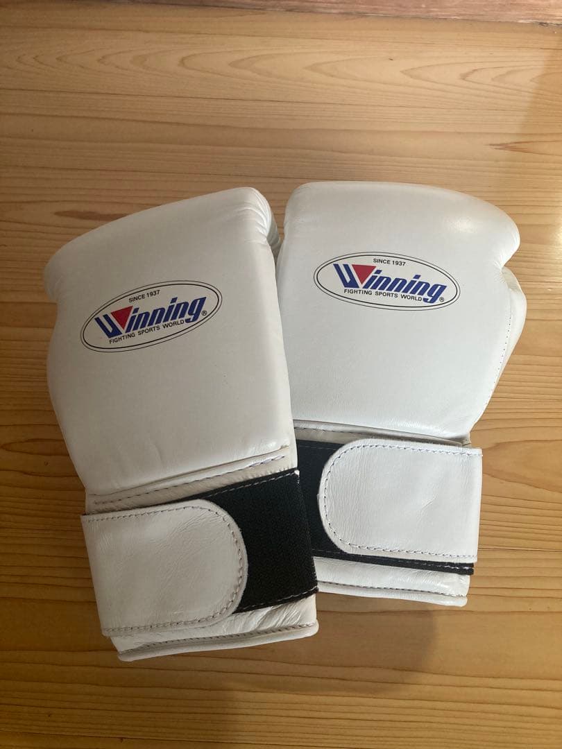 Winning ボクシンググローブ 8oz MS-200Bホワイト