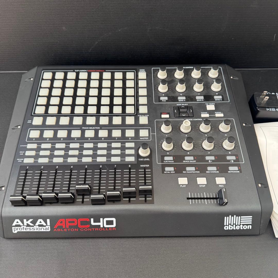 APC40 - AKAI Professional コントローラー