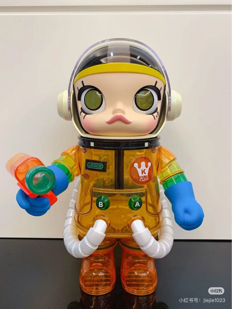 専用SPACE MOLLY 宇宙服フィギュア限定品400%